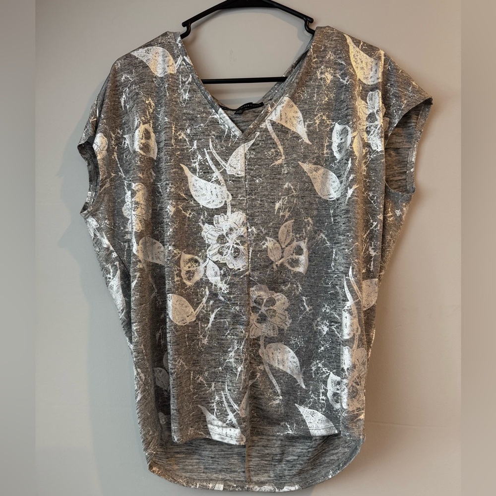 Women’s Sleeveless Floral Shirt
